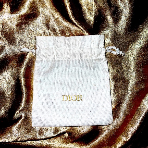 DIOR small white pouch. - Picture 2 of 3